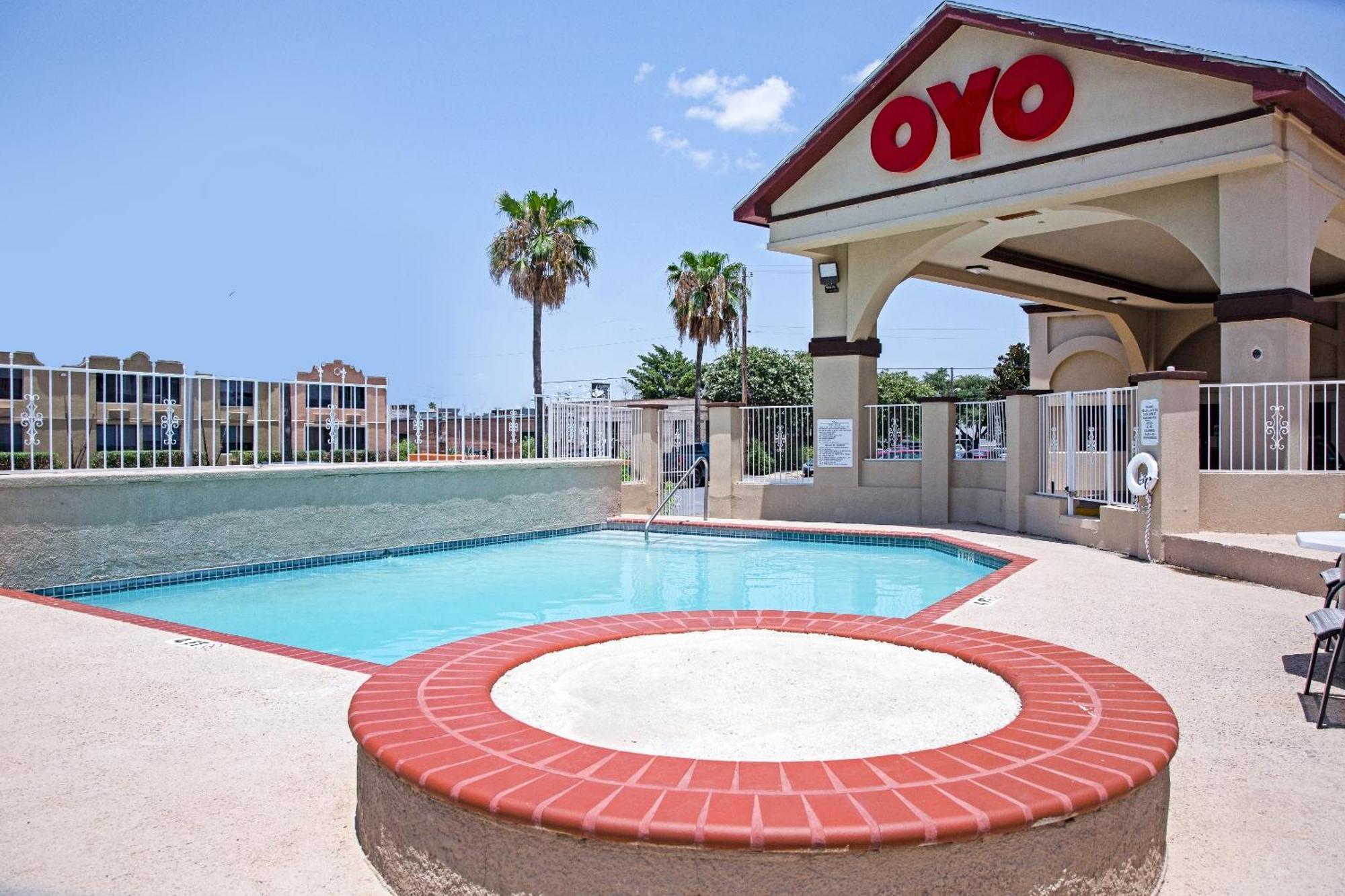 Oyo Hotel Mcallen Airport South Exteriör bild